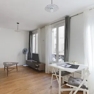 eiffel-tower-royal-apartment.fr-paris.fr/